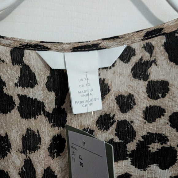 H&M Patterned Wrap-front Blouse Size XL (New) - Picture 3 of 10